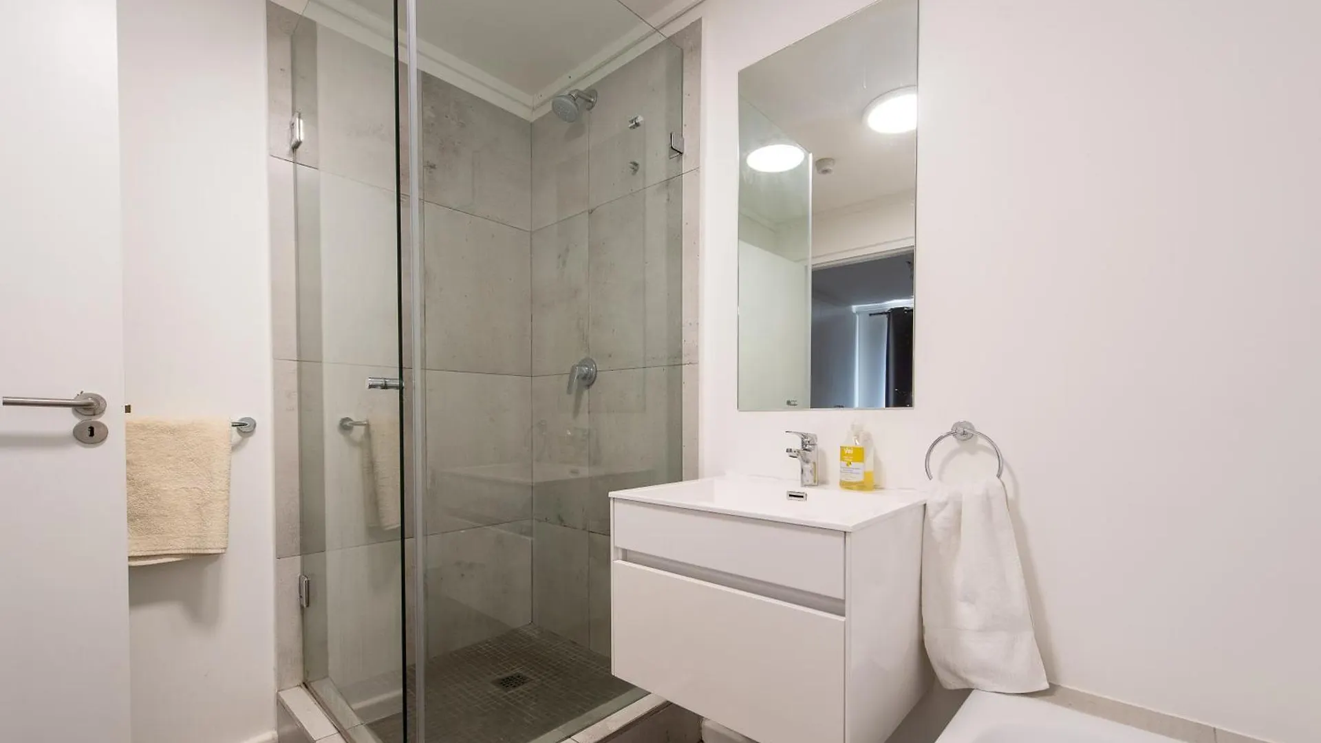 Modern 2 Bedroom Unit In District Six Cape Town