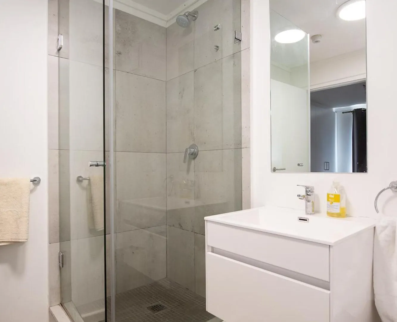 Modern 2 Bedroom Unit In District Six Cape Town Daire