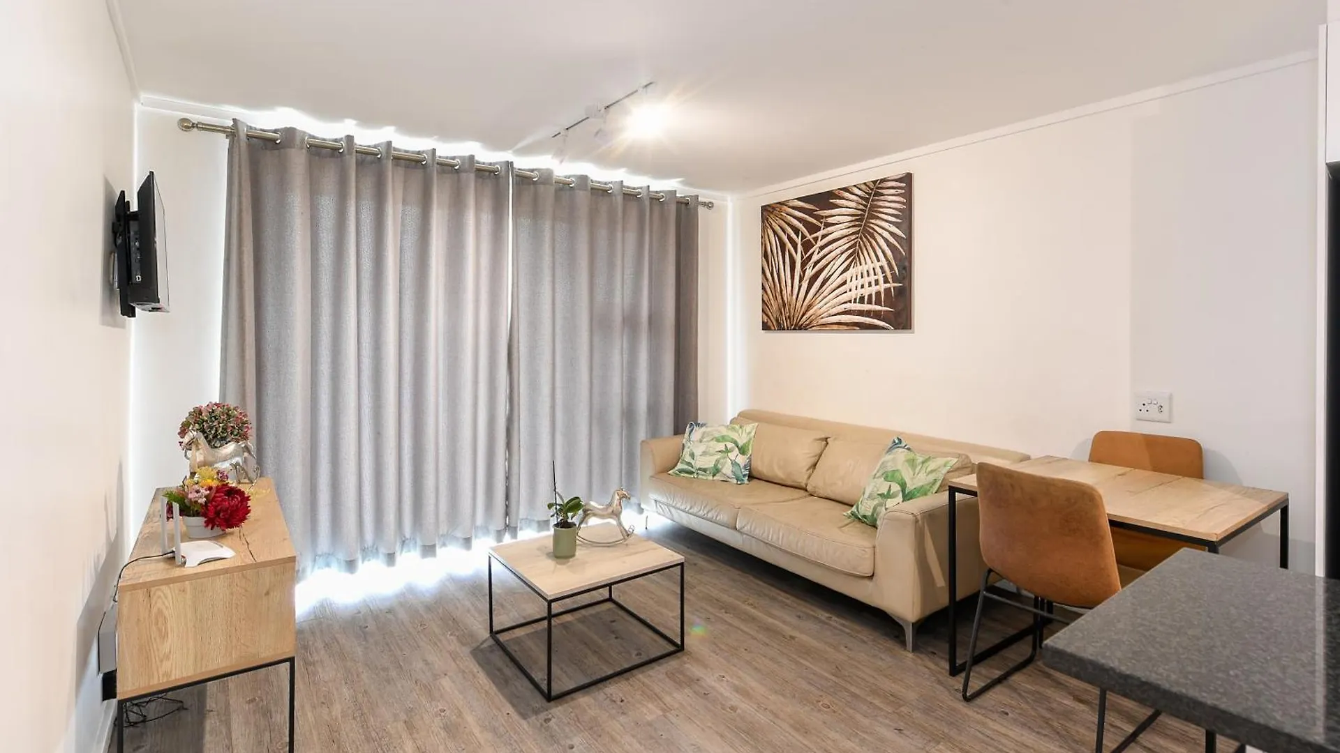Modern 2 Bedroom Unit In District Six Cape Town 0*,