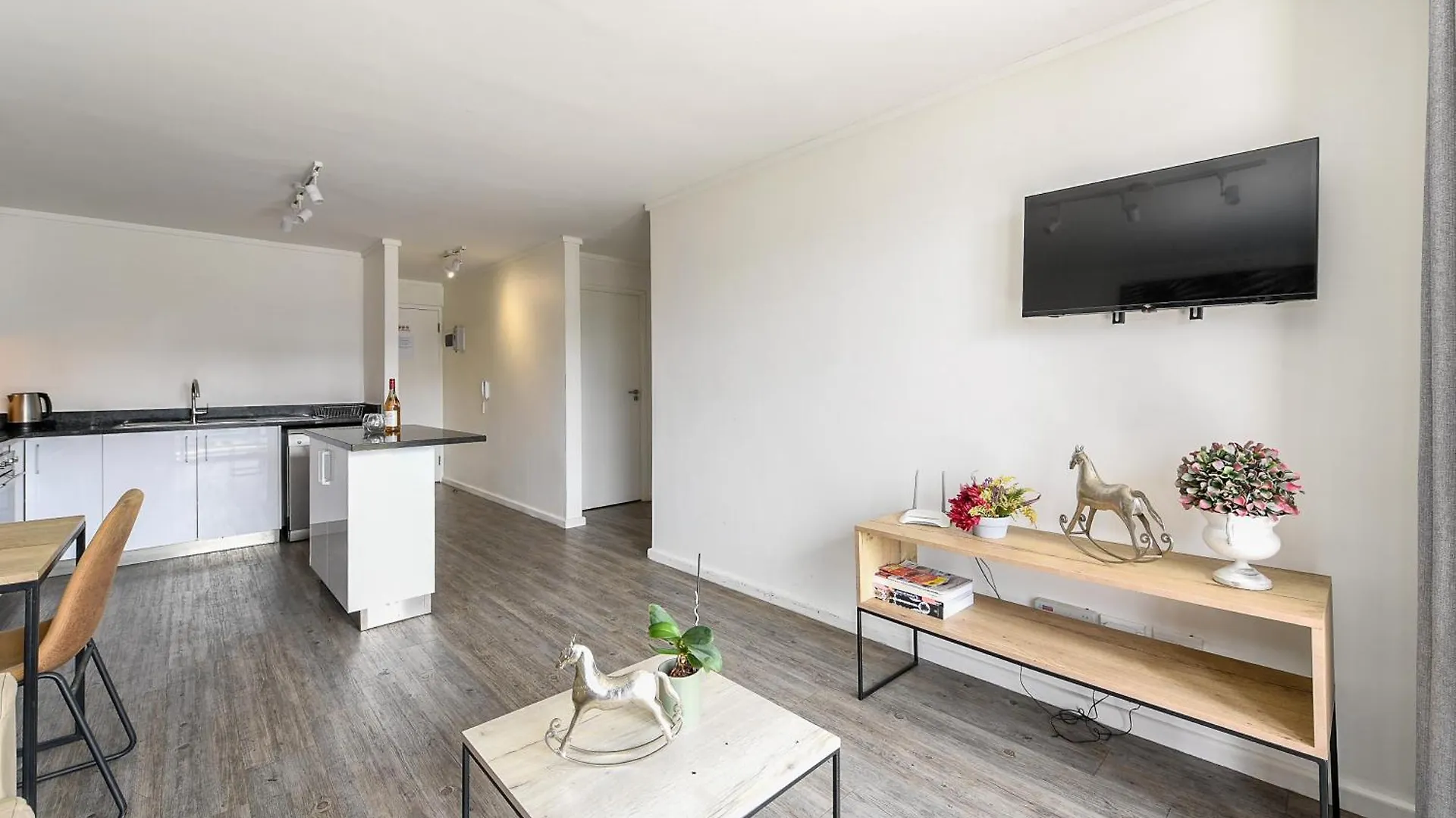 Modern 2 Bedroom Unit In District Six Cape Town