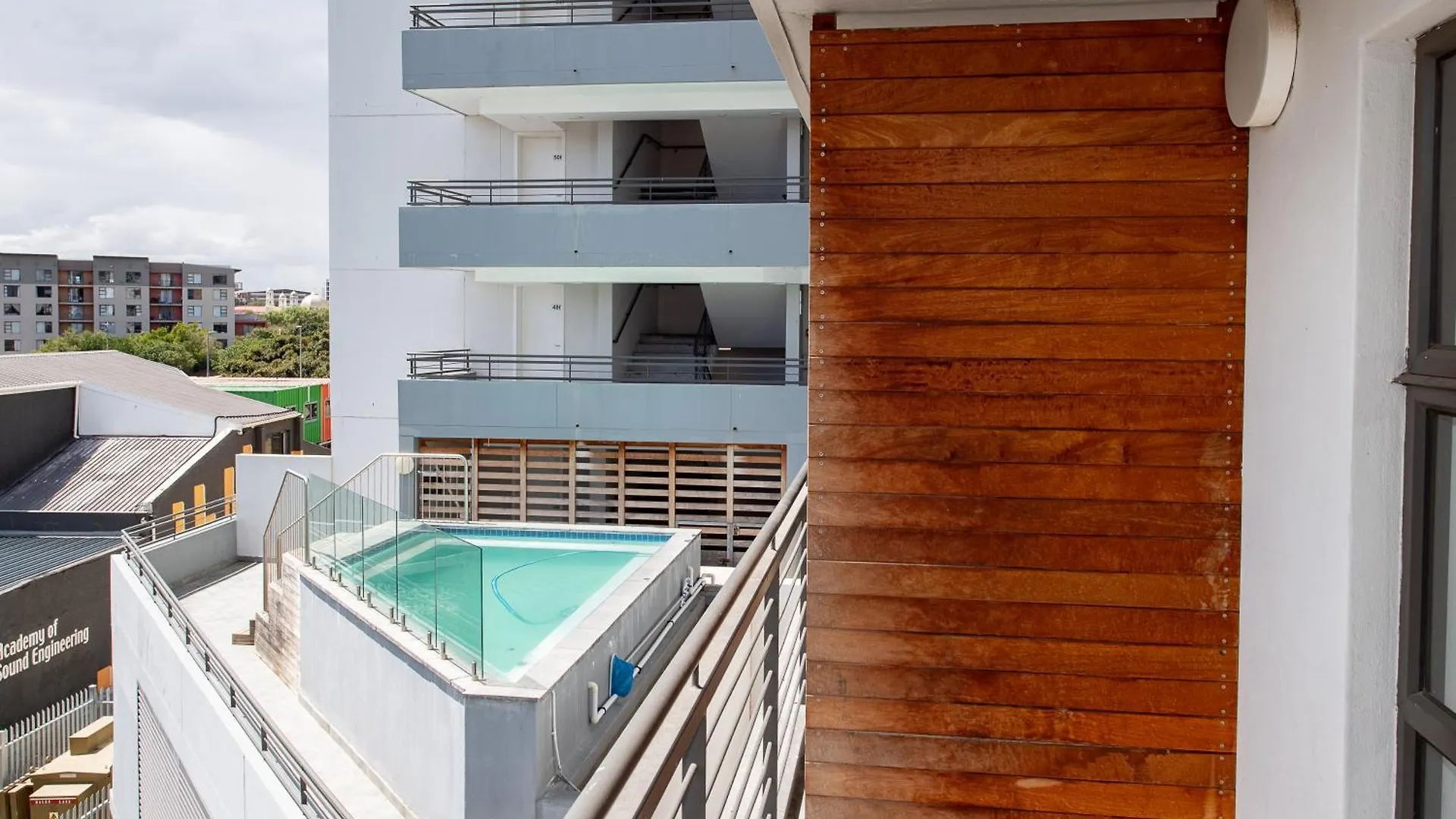 Modern 2 Bedroom Unit In District Six Cape Town Daire